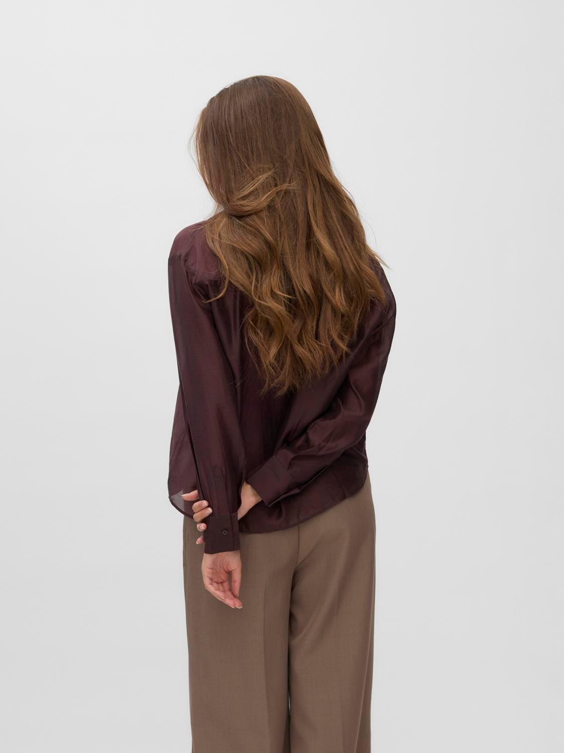 model_shot-back